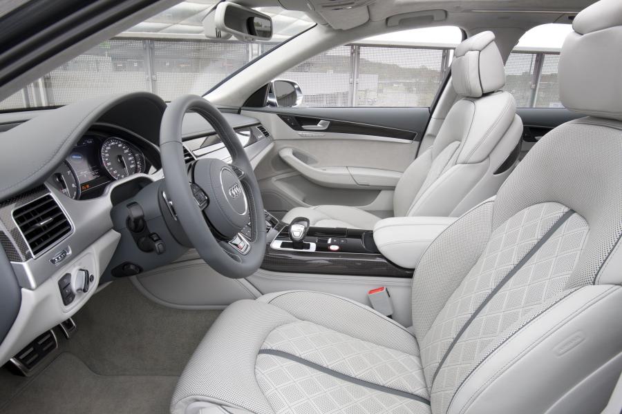 Интерьер Audi S8 (D4) 2012 года  (NA) (фото 7 из 53)